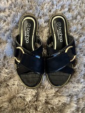 Ladies Boohoo Black Slip On Sandals gold ring Buckle Size 5