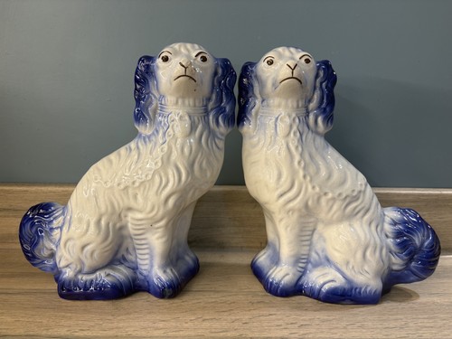 Pair antique arthur - antique, wood