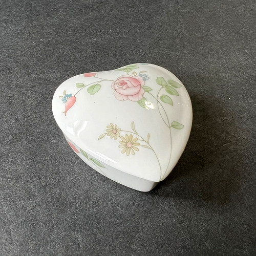 Vtg wedgwood bone china heart - bone,