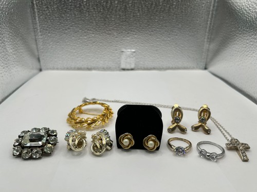 Job lot vintage earrings - job,