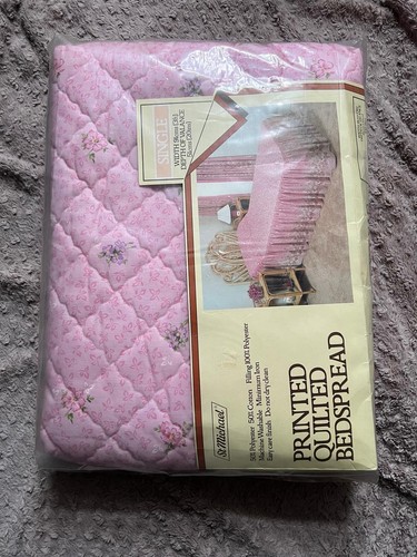 Quilted bedspread with valance - with,