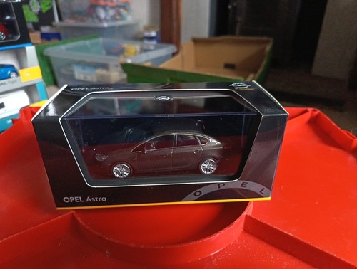 Boxed model minichamps - 1/43,