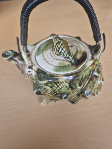 Majolica style conch shell - conch,