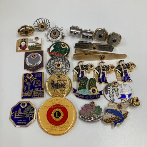 Lions club pin - lions, badge