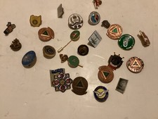 Job lot 27 x vintage badges