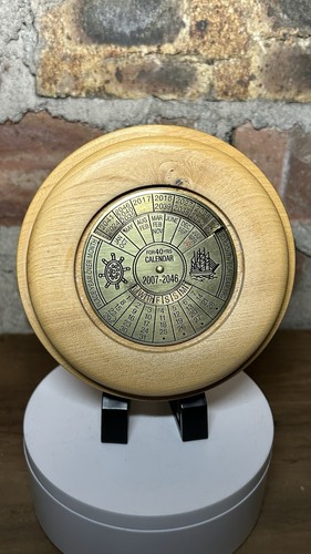 Vintage wooden perpetual desk - wooden,