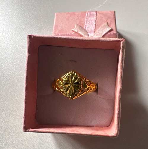 Gold tone square - tone, signet