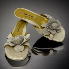 Taryn Rose Kitten Heels Toe