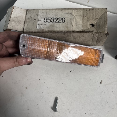 Right front indicator - o/s,