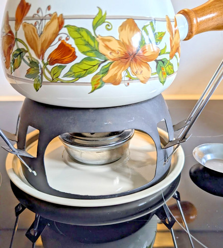 Vintage 1970s fondue set