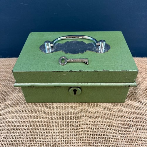 Vintage green metal - metal, lockable