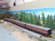 Dapol Gresley Mainline coaches. Excellent.  Maroon x 4. LBR. N gauge.