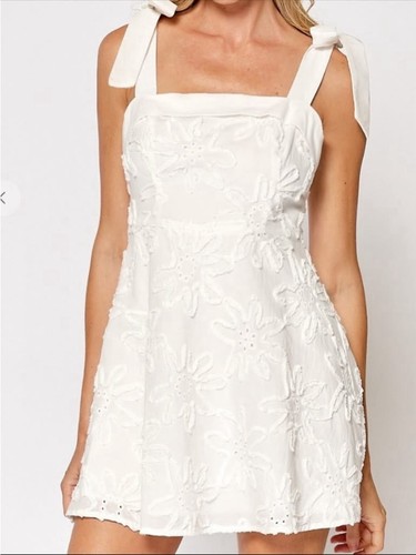 Elegant white floral eyelet - floral,