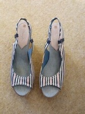 Wrangler Size 8 Blue Cream And Red Striped Wedges