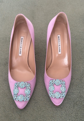 Manolo blahnik hangisi - manolo,