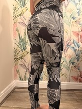 Woman’s Dri-Fit Floral Running Leggings