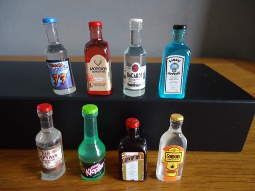 Dolls house miniature - dolls,