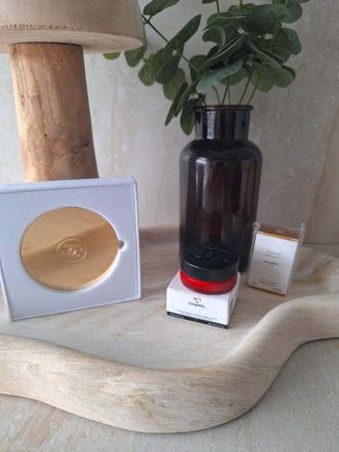 Chanel beauty gold compact - gold,