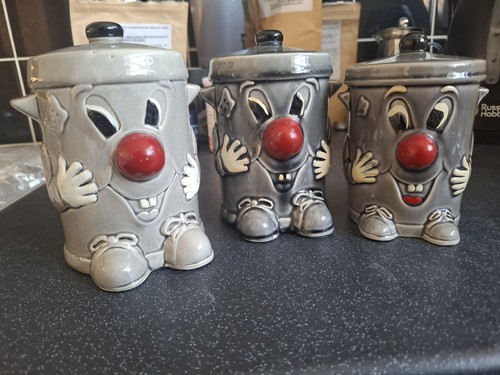 Animated retro dusty bins - animated,