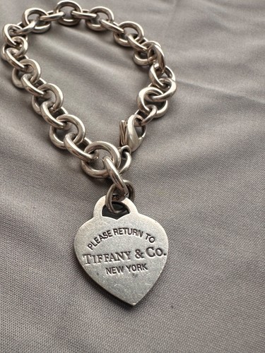 Tiffany return to - &,