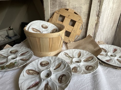 Vintage oyster plates - vintage, l’