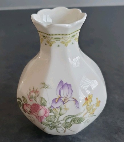 Royal doulton camilla bud vase - doulton,