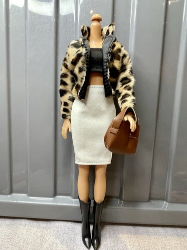 Barbie doll 5pc - 5pc, faux