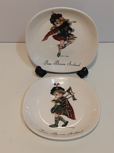 Pair vintage brownie - pair,