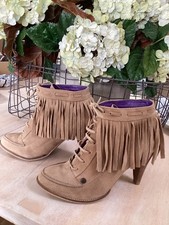 Red or Dead beige suede tassel