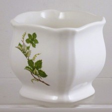 Royal Victoria -  Wade -Ceramic, footed herb pot/planter -10 cm tall/12x12