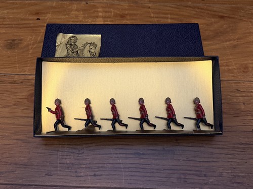 Blenheim military models set - military,