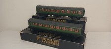 OO gauge NEAR MINT 2x Graham Farish Grafar Southern SR Corridor Coach Green