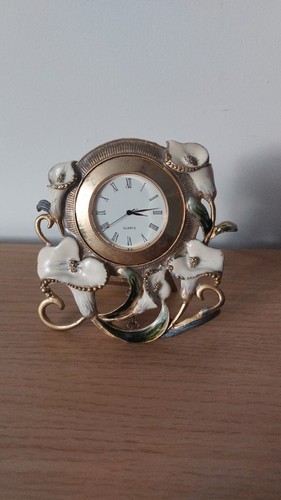 Porcelain and metal decorative - porcelain,