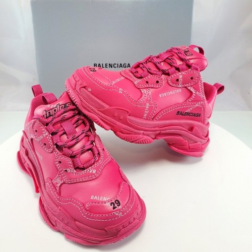 Nwt 600 balenciaga triple - nwt$600, s