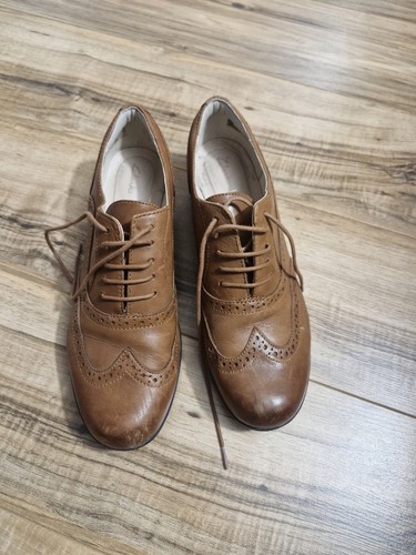 Clarks brown leather brogue