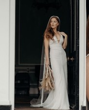 Genuine Vera Wang Bride Carole Wedding Dress Size 10 Ex-Sample Designer Modern