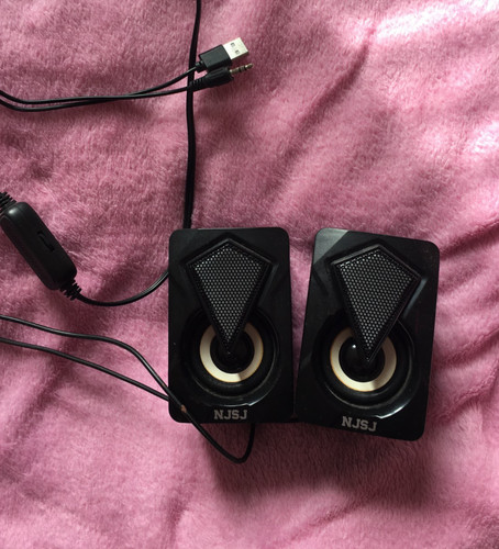 Small desktop speakers - desktop,