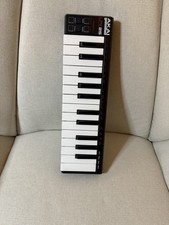 Akai Professional LPK25 25-Key USB MIDI Keyboard Controller Portable Black 