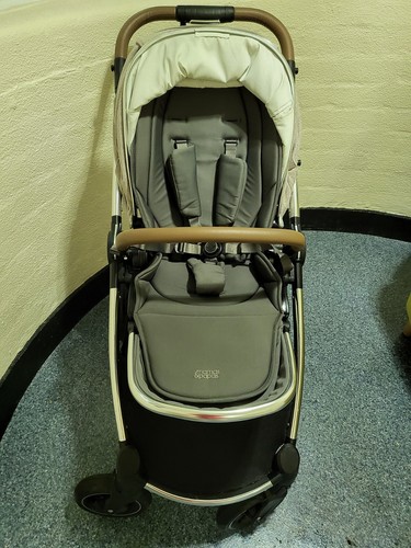 Mamas and papas ocarro - mamas, pram