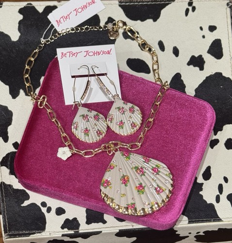 Betsey johnson shell yeah - betsey,