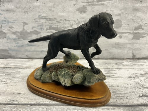 Black labrador sculpture - black,