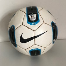 Nike Total 90 Tracer 2010-2011 Premier League ball