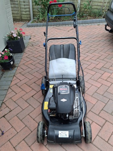 Briggs stratton lawnmower - &,