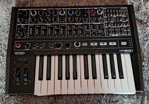 Arturia minibrute analogue - arturia,