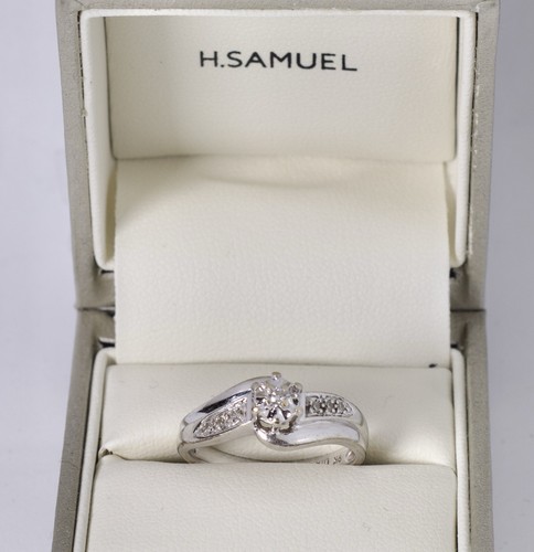 9ct white gold diamond - 9ct,