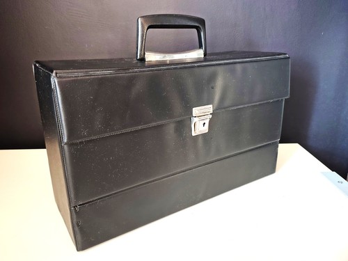 Vintage 1980s black - black, cassette