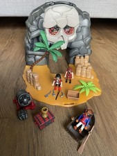 Playmobil 5804 Pirate Skull Island Plus Extra Pirate Figures And Accessories.