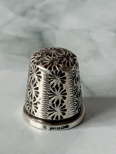 Hallmarked sterling thimble - hallmarked,