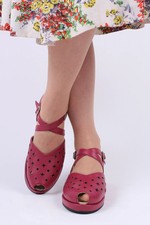 Vintage 40’s Norma Wedge Shoes/Sandals in Raspberry By Memory size 7.5