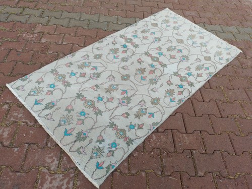 Pale cream olive - pale,